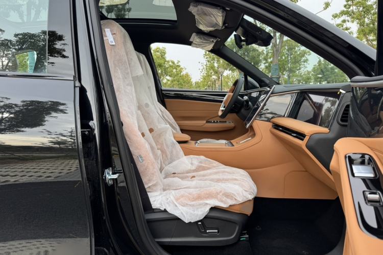 Used Geely Galaxy L7 2025 EM-i 115km Exploration Edition Interior 8