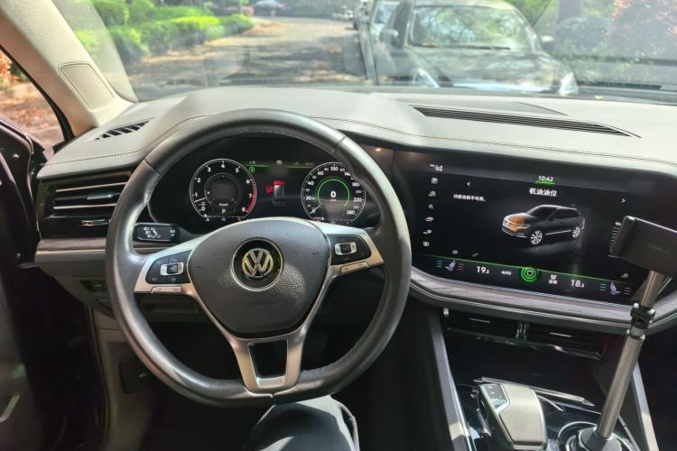 Used Volkswagen Touareg 2020 3.0 TSI Luxury Edition China VI Steering Wheel