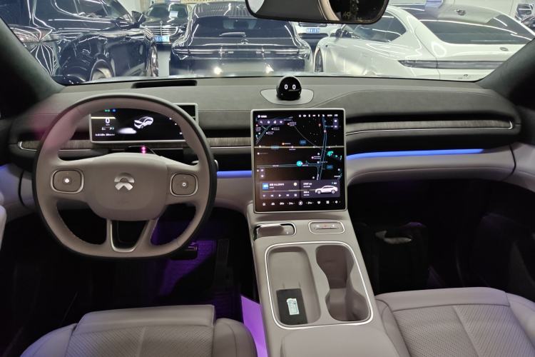 Used Nio EC6 2024 75 kWh Center Console