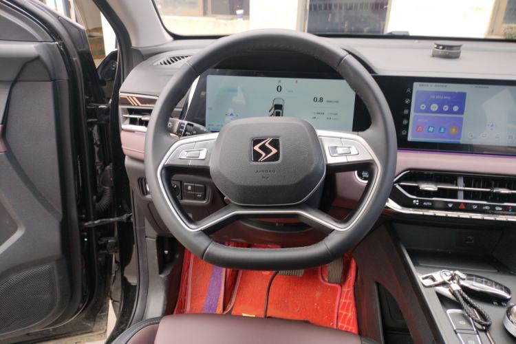 Used SOL X8 PLUS 2023 1.5 TGDI DCT Luxury Edition 7-Seater