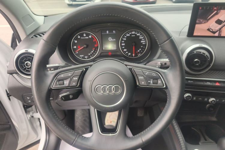 Used Audi Q2L 2022 35 TFSI Fashionable and Elegant Model Steering Wheel
