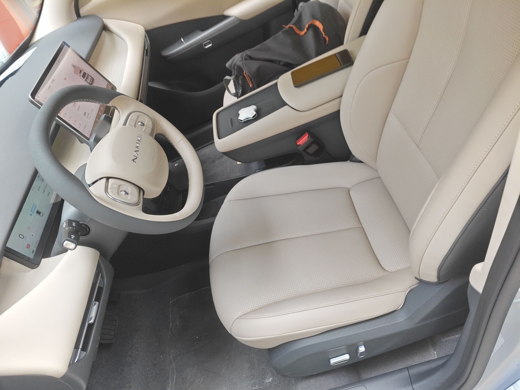 Переднее сиденье в автомобиле