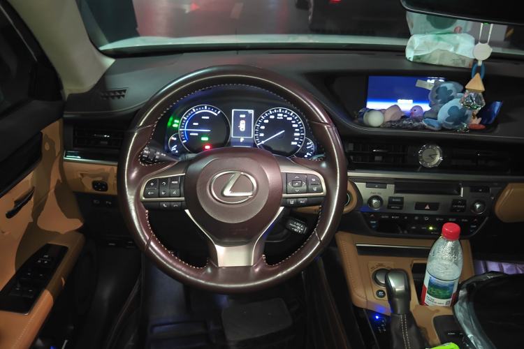Used Lexus ES 2015 300h Comfort Edition
