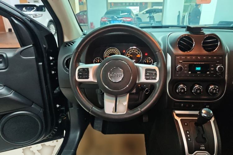 Used Jeep Compass 2013 2.4L four-wheel-drive sport version