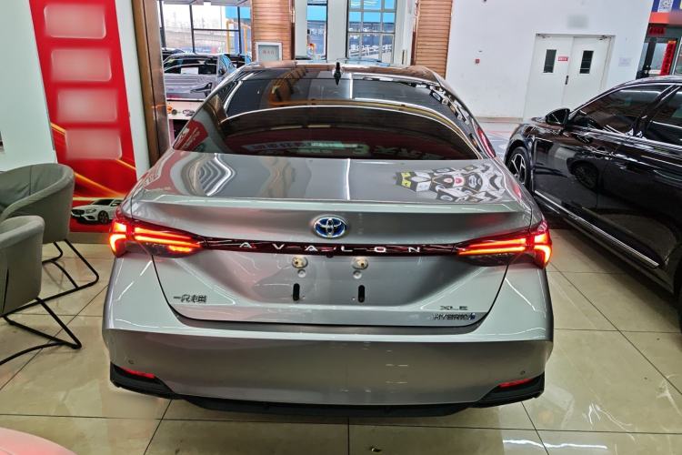 Used Toyota Avalon 2019 Dual-Engine 2.5L XLE Prestige Version China VI Standard
