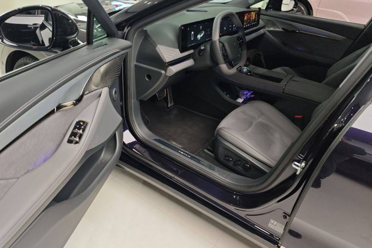 Used VOYAH PASSION 2024 PHEV Four-Wheel Drive Ultra-Long Range Flagship Model Driver Seat