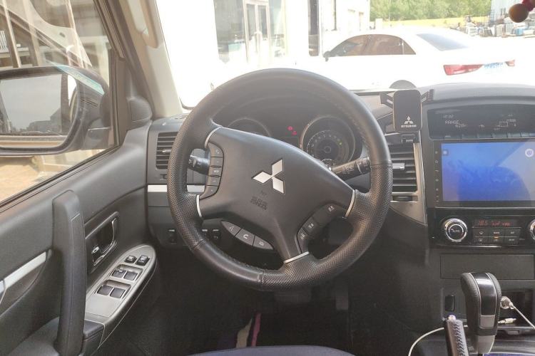 Used Mitsubishi Pajero 