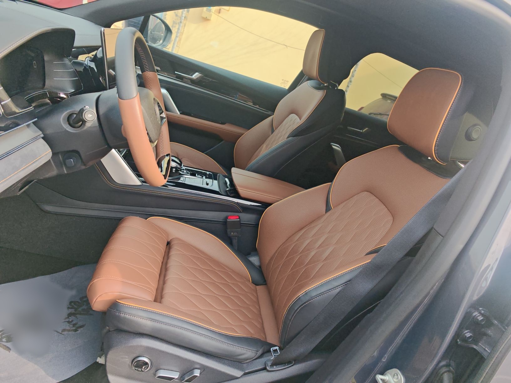 Переднее сиденье в автомобиле