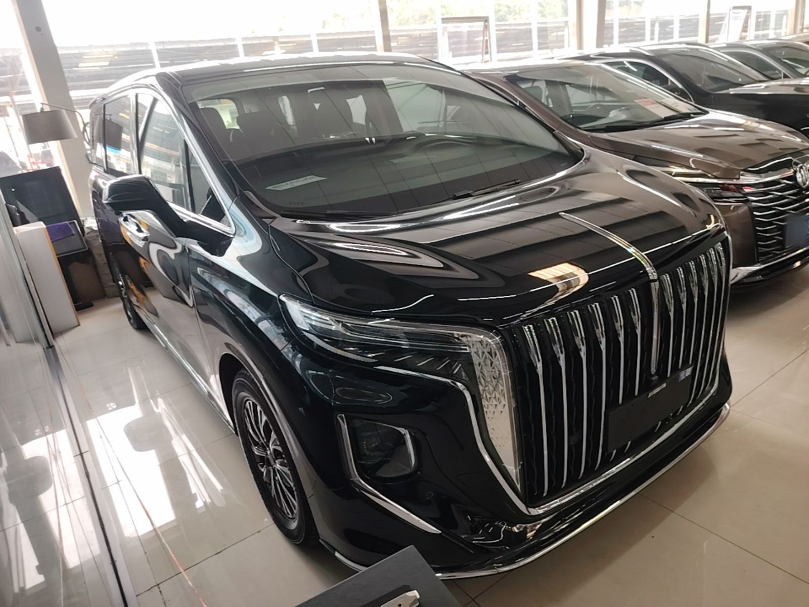 Hongqi HQ9 PHEV 2024 2.0T Four-Wheel Drive Business Edition — снимка 3