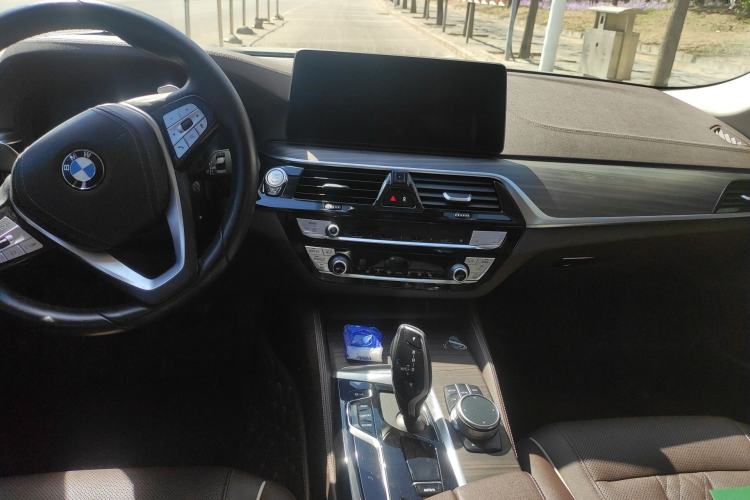 Used BMW 5 Series 2022 530Li Leading Luxury Package Center Console