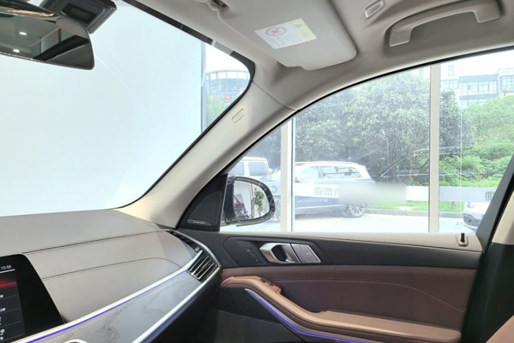 Used BMW X7 2022 xDrive40i Luxury Package with Leading Features