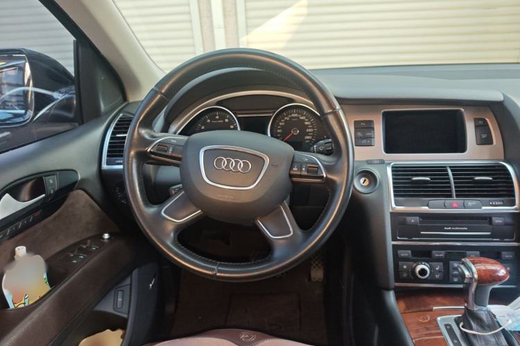 Used Audi Q7 2014 35 TFSI Off-road Model Steering Wheel