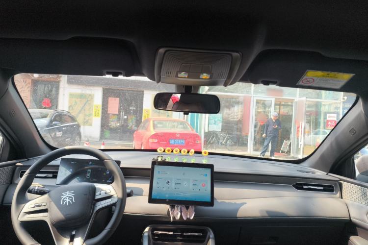 Used BYD Qin PLUS 2025 DM-i Smart Drive 55KM Leading Model Center Console