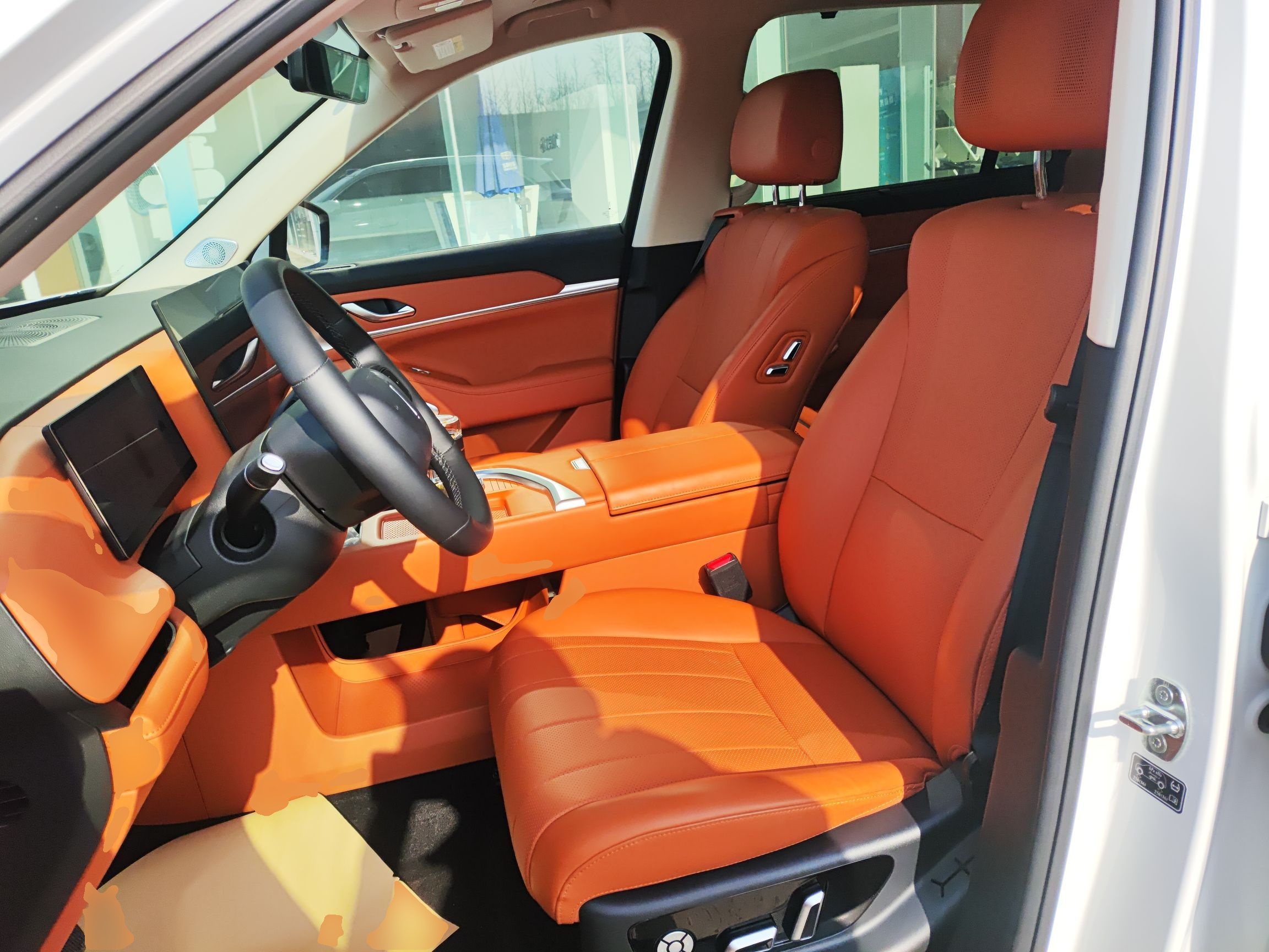 المقاعد الأمامية داخل السيارة