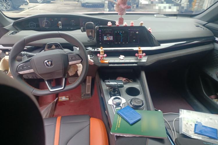 Used CHANGAN UNI-V 2024 1.5T Prestige Sport Edition Center Console