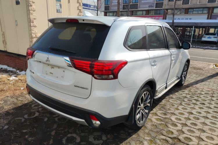 Used Mitsubishi Outlander 2018 2.0L Two-Wheel Drive Glory Edition 5 Seats