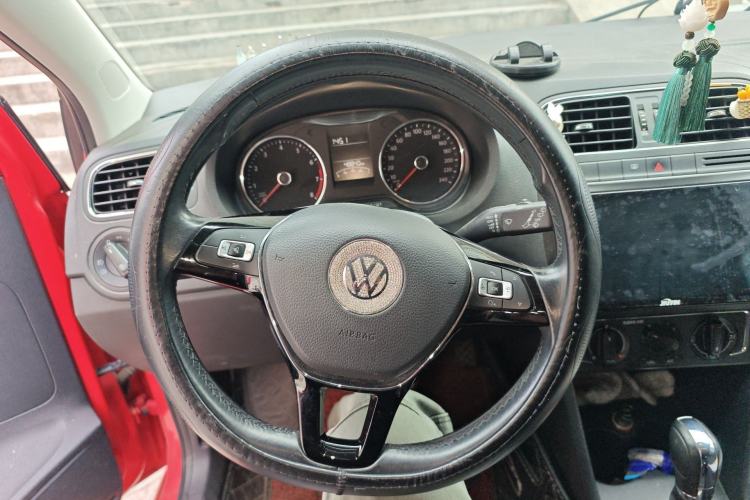 Used Volkswagen Polo 2016 1.6L Automatic Comfort Model Steering Wheel