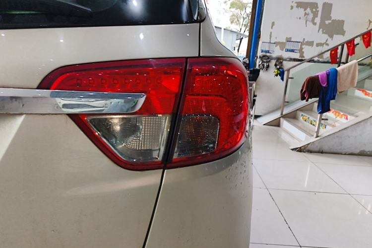 Used Buick Envision 2015 20T Four-Wheel Drive Luxury Model Right Rear Taillight