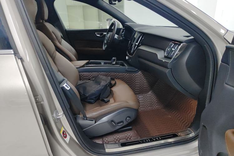 Used Volvo XC60 2023 B5 4x4 Smart Luxury Edition Right Front Seat