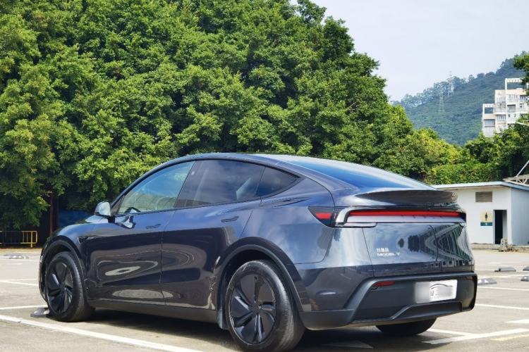 Used Tesla Model Y 2025 Rear-Wheel-Drive Version Exterior 4