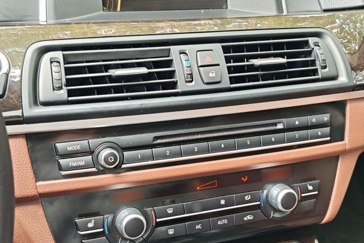 Used BMW 5 Series 2014 525Li Leading Model Audio And AC Panel