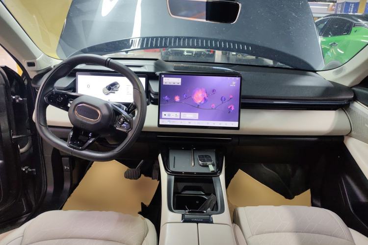 Used Lynk & Co 08 EM-P 2023 220km All-Wheel-Drive Performance Halo Center Console