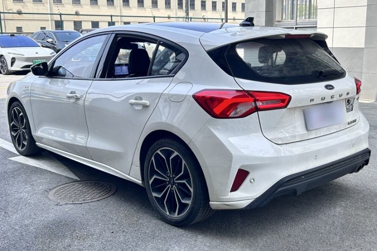 Used Ford Focus 2020 Hatchback EcoBoost 180 Automatic ST Line Exterior 2