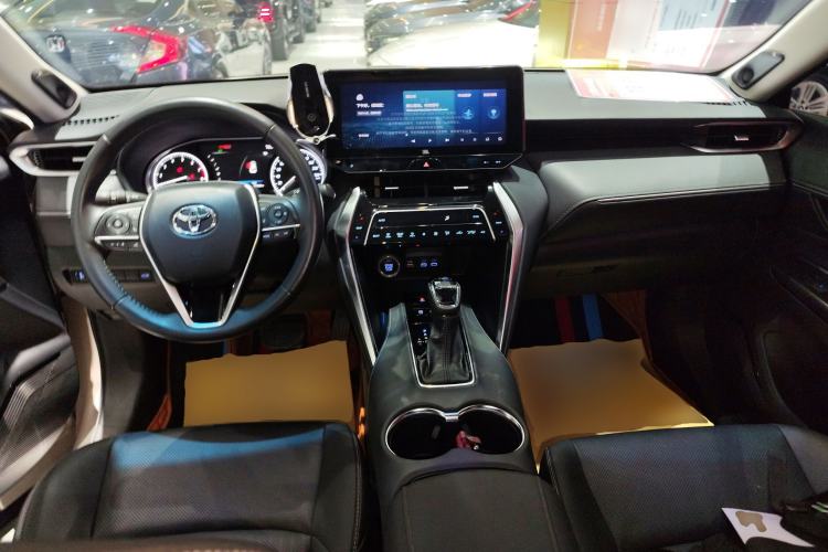 Used Toyota Venza 2022 2.0L CVT Two-Wheel Drive Prestige Edition Center Console