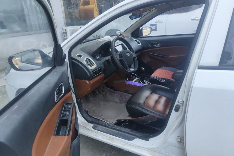 Used Geely Auto Diamond 2016 1.5L Manual Entry-Level Trim Driver Seat