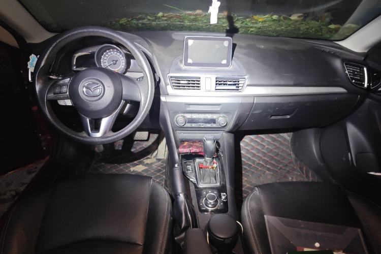 Used Mazda 3 Axela 2016 Sedan 1.5L Automatic Luxury Model