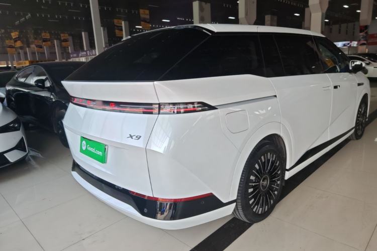 Used XPeng X9 2025 740 Ultra-Long Range Max Rear Right 45 Deg