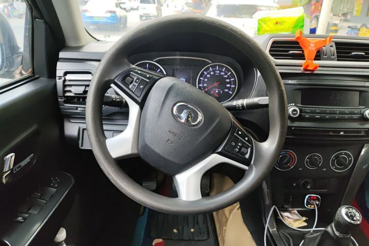 Used Great Wall Wingle 5 2017 2.0T European-spec Diesel Two-Wheel Drive Entry-Level Small Double-Cab GW4D20E Steering Wheel