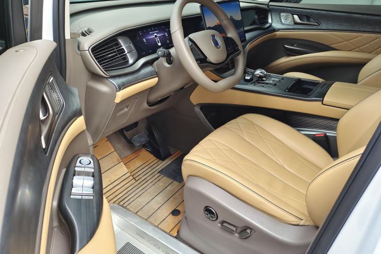 Used Denza D9 2022 DM-i 1040 Prestige Model