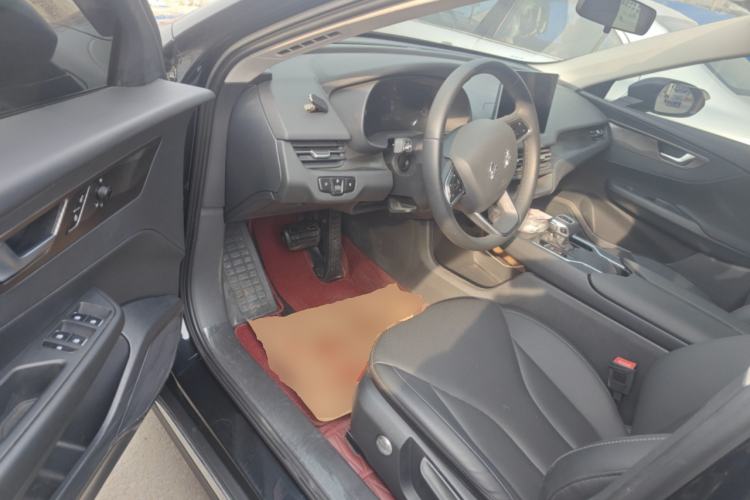 Used Hongqi E-QM5 2022 431 km Charge & Enjoy Edition