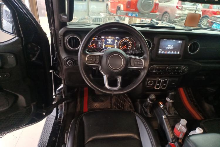 Used Jeep Wrangler 2019 2.0T Sahara Four-Door Version China VI Emission Standard Steering Wheel