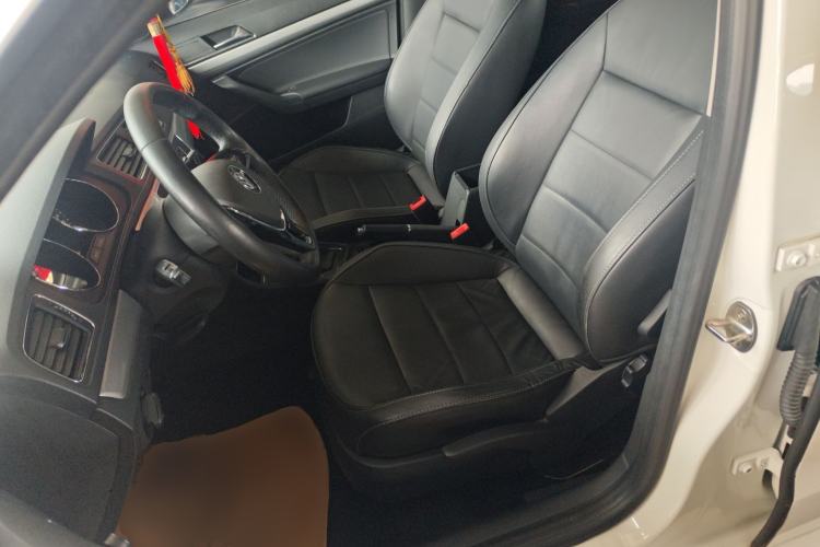 Used Volkswagen Gran Lavida 2015 1.6L Automatic Comfort Edition
