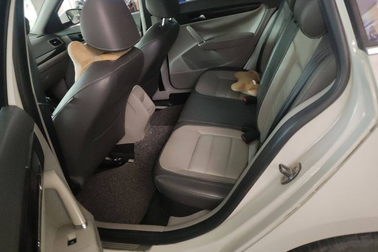 Used Volkswagen Gran Lavida 2013 1.6L Manual Comfort Model