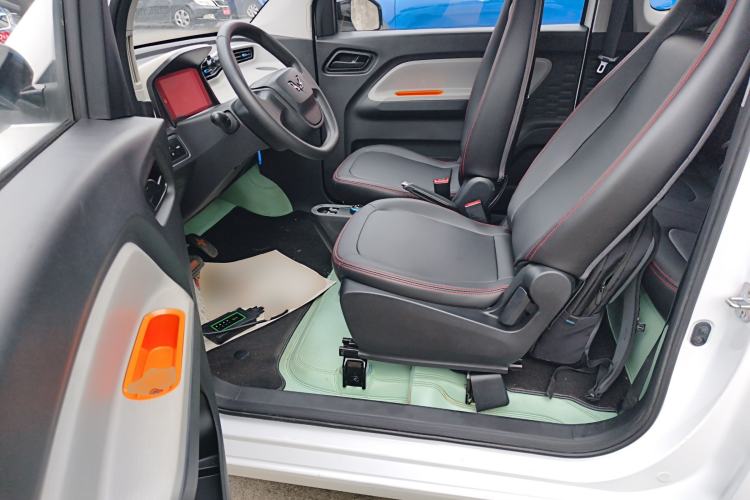 Used Wuling Hongguang MINIEV 2021 Macaron Fashion Edition Lithium-Ion Battery Left Front Seat