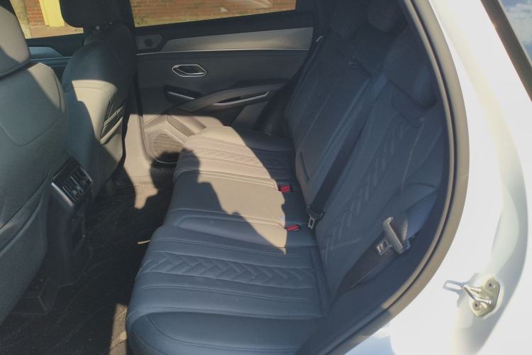 Used BYD Song L DM-i 2025 Intelligent Driving Version 112 km Beyond-Range Type Left Rear Seat