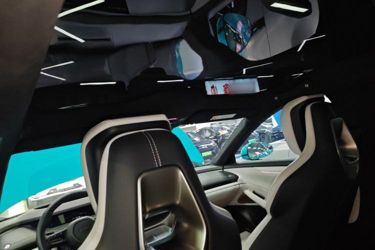 Used Xiaomi Auto SU7 2024 Four-Wheel Drive Ultra-Long Range Advanced Intelligent Driving Max Edition