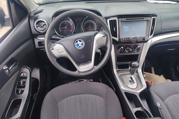 Used Venucia T70 2015 2.0L CVT Smart Choice Edition
