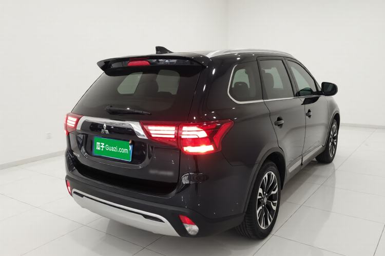 Used Mitsubishi Outlander 2019 2.0L Two-Wheel Drive Comfort Edition 7-Seater China VI Standard Rear Right 45 Deg