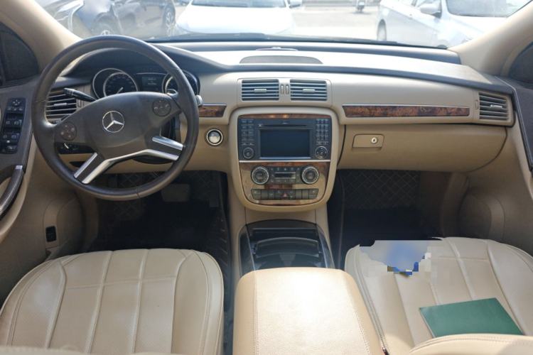 Used Mercedes-Benz R-Class 2010 R 350 L 4MATIC Center Console