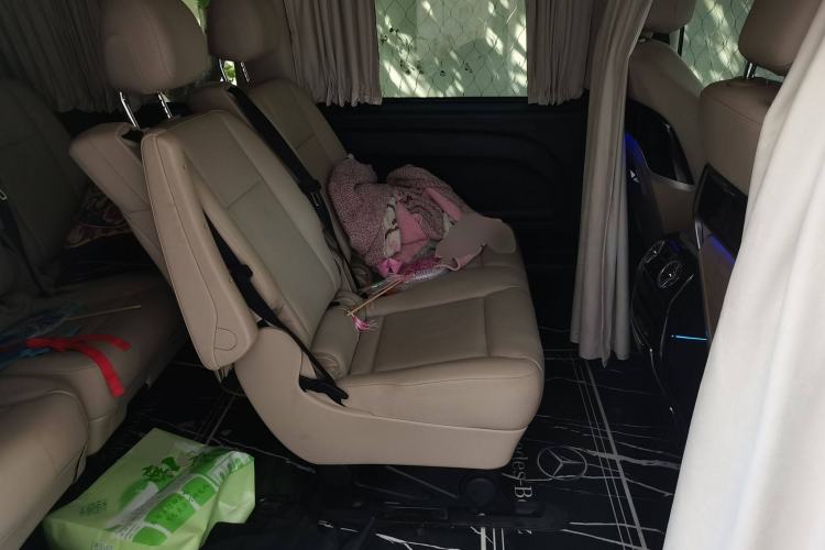 Used Mercedes-Benz Vito 2021 2.0T Elite Version 7 Seats Left Rear Seat