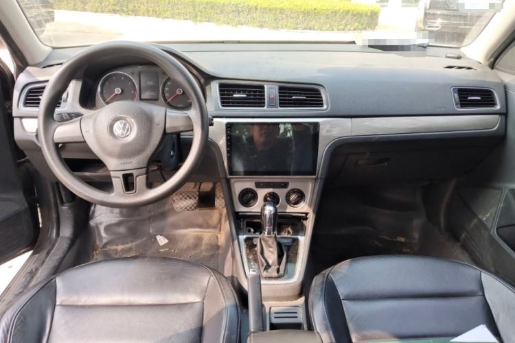 Used Volkswagen Lavida 2013 1.6L Automatic Comfort Edition Center Console