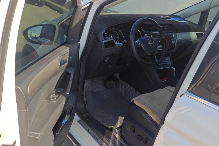 Used Volkswagen Touran 2021 Tiguan L 280TSI DSG Boundary Edition 6-Seater Driver Seat