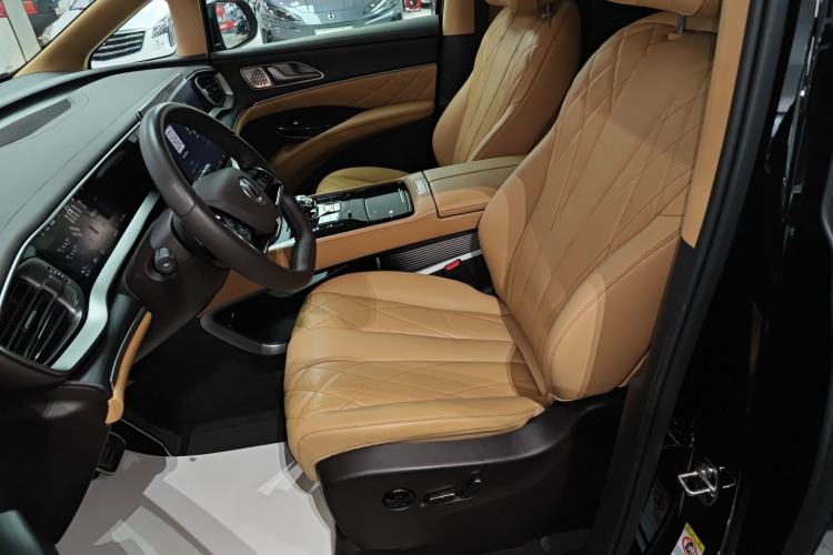 Used Denza D9 2025 DM-i Intelligent Drive 1020 Four-Wheel Drive Flagship Model
