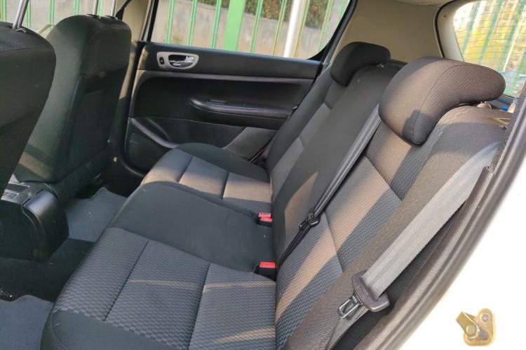 Used Peugeot 307 2012 Hatchback 1.6L Automatic Comfort Edition
