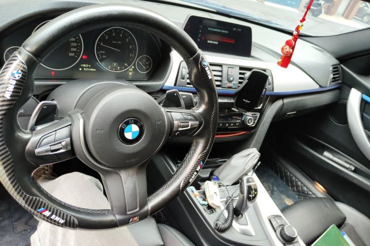 Used BMW 3 Series 2018 320i M Sport Package Center Console