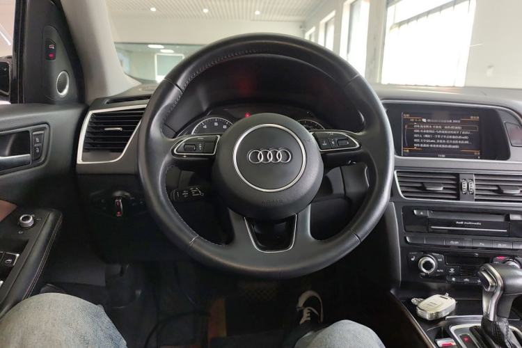 Used Audi Q5 2017 Plus 40 TFSI Comfort Model